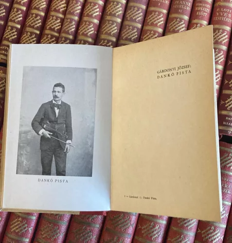 Halhatatlan könyvek sorozat 51. kötet (nem teljes sorozat) (antikvár)